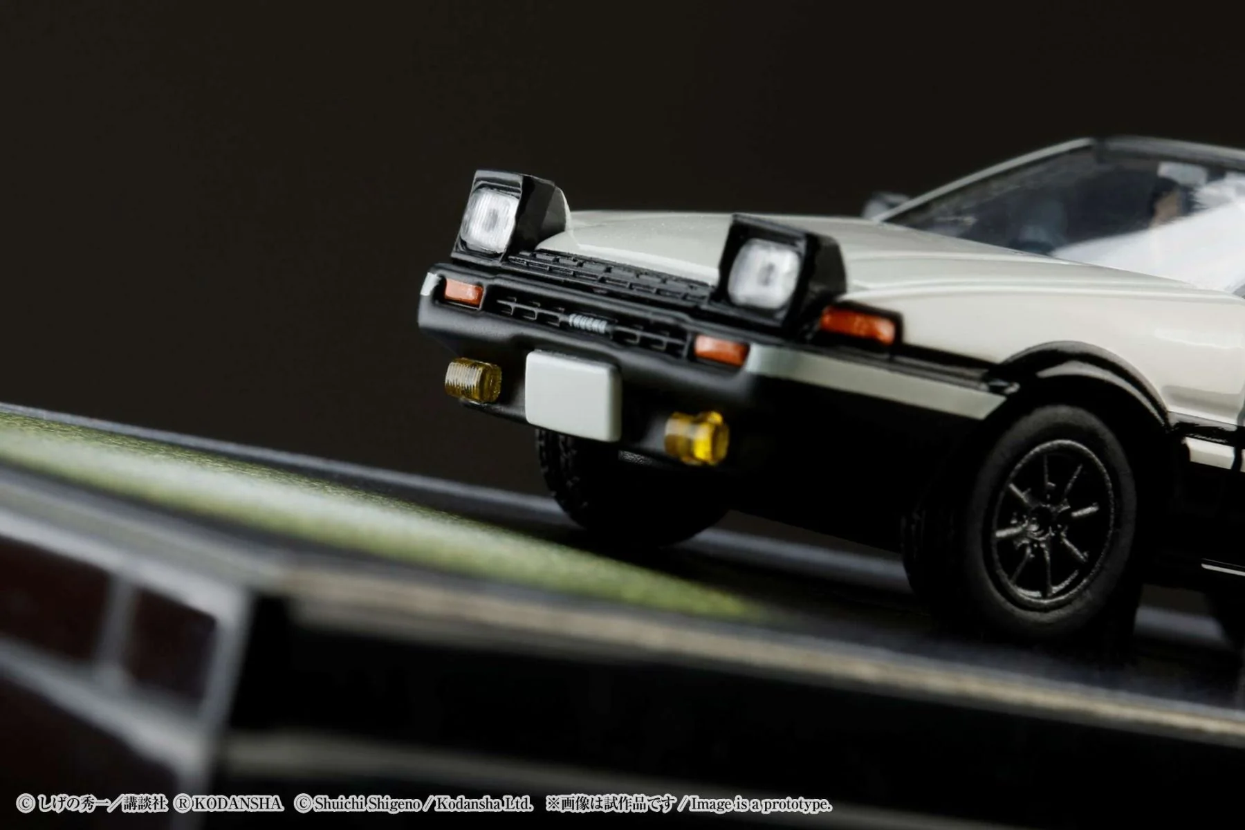 Hobby Japan 1/64 Toyota Sprinter Trueno GT Apex AE86 INITIAL D VS Takeshi Nakazato - Image 4
