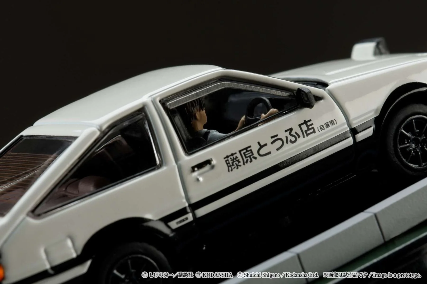 Hobby Japan 1/64 Toyota Sprinter Trueno GT Apex AE86 INITIAL D VS Takeshi Nakazato - Image 5