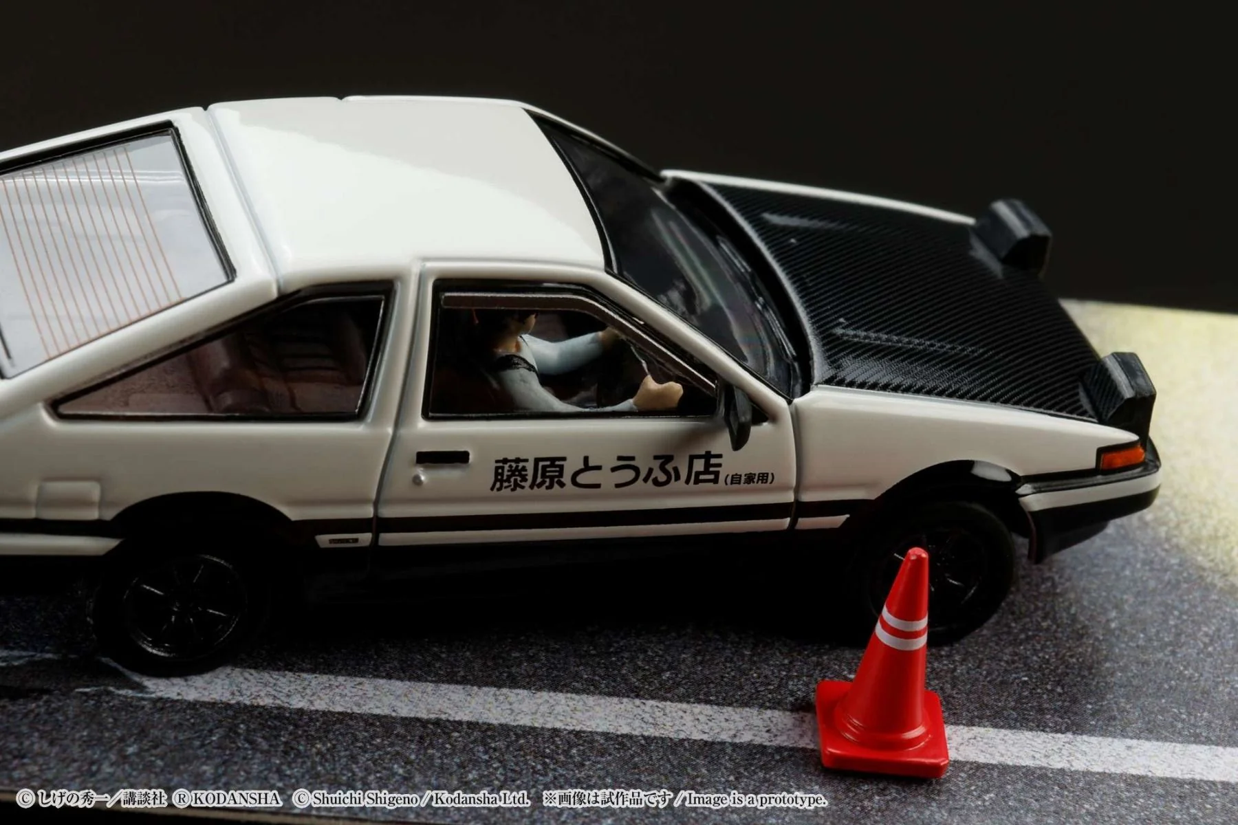 Hobby Japan 1/64 Toyota Sprinter Trueno GT Apex AE86 INITIAL D VS Tomoyuki Tachi - Image 6