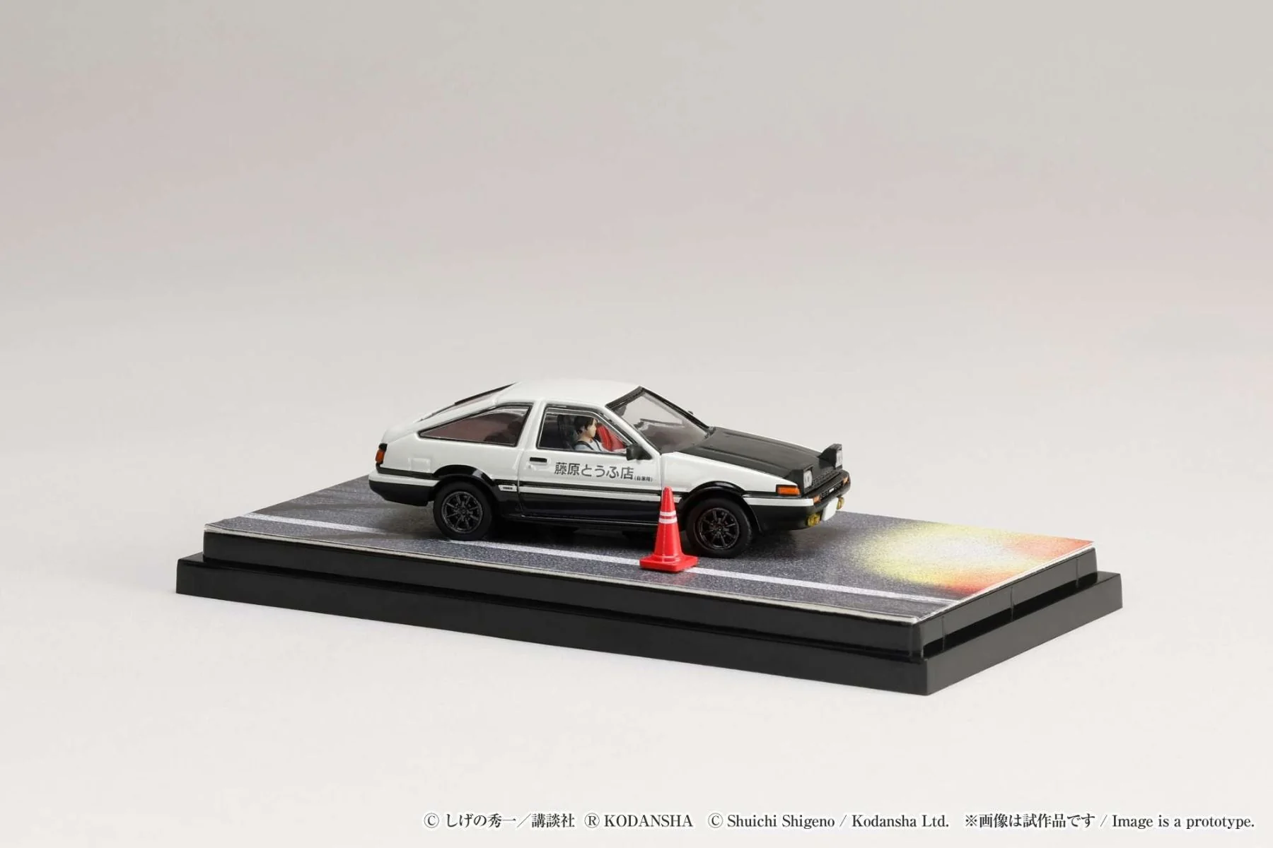 Hobby Japan 1/64 Toyota Sprinter Trueno GT Apex AE86 INITIAL D VS Tomoyuki Tachi - Image 7