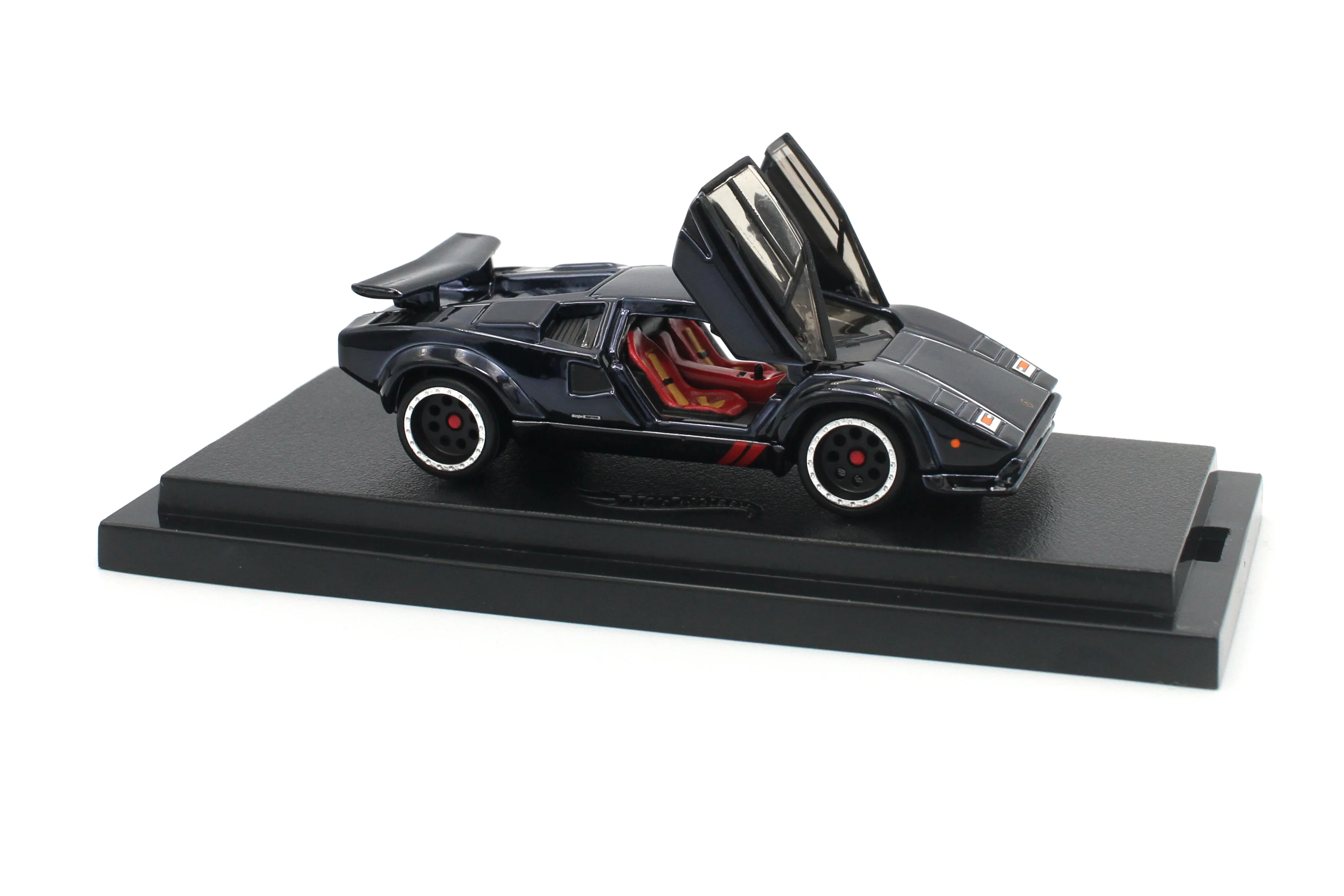Hot Wheels 2020 RLC 1982 Lamborghini Countach LP500 S - Image 3