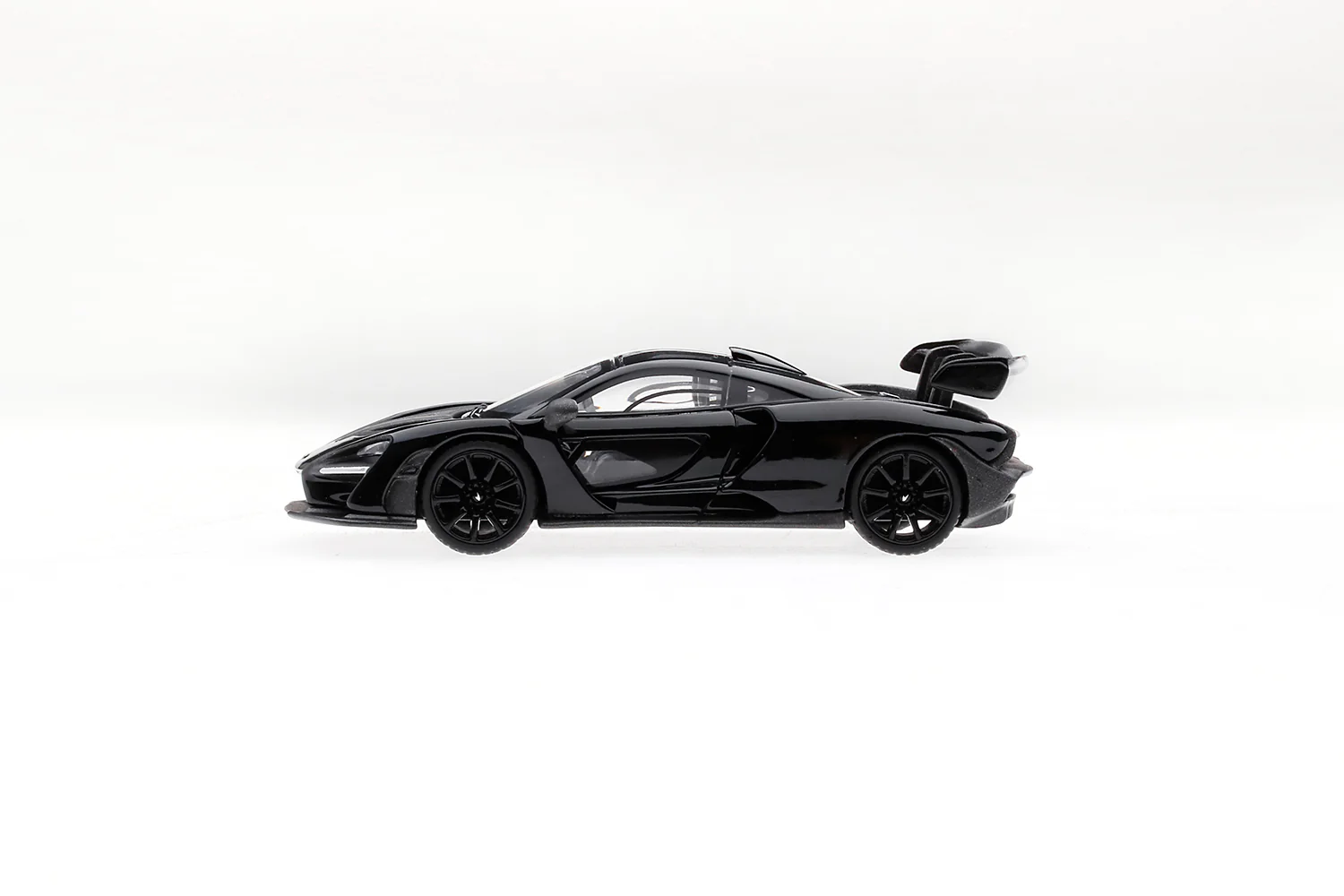 MINI GT #20 1/64 McLaren Senna Onyx Black - Image 3